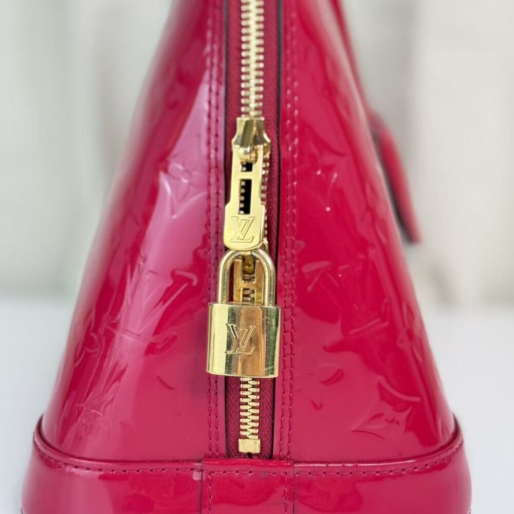 Louis Vuitton Alma PM Bag in Red Vernis Pattern Leather with Classic Monogram - Picture 5 of 10